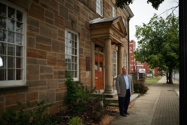 Photo of personal injury attorney Mike Warren in front of the Warren Law Firm offices